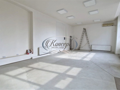 Spatiu comercial, Semicentral