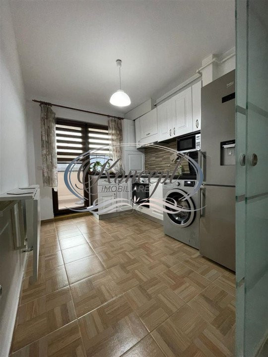 Apartament cu balcon si parcare, pe strada Stejarului