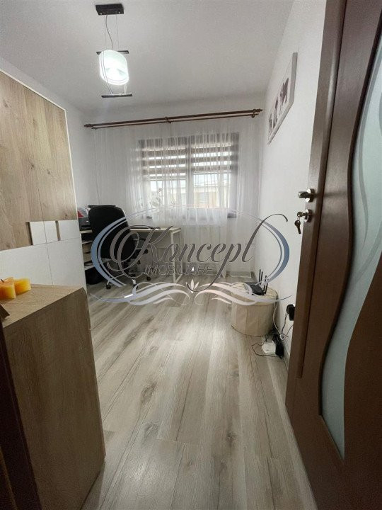 Apartament cu balcon si parcare, pe strada Stejarului