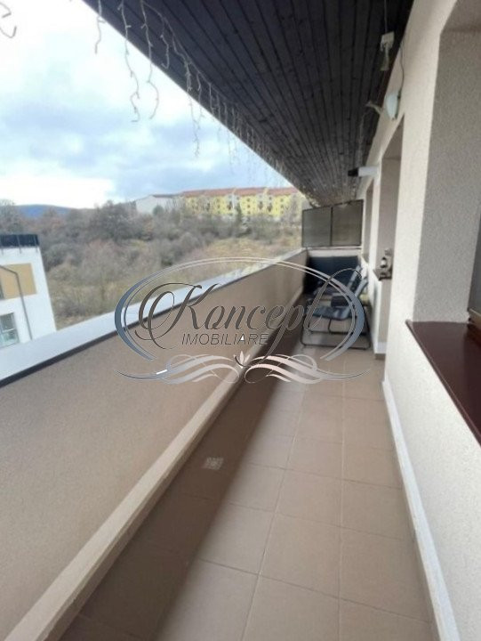 Apartament cu balcon si parcare, pe strada Stejarului