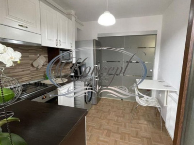 Apartament cu balcon si parcare pe strada Stejarului