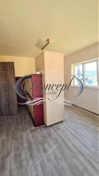Apartament cu 3 camere si parcare, zona OMV