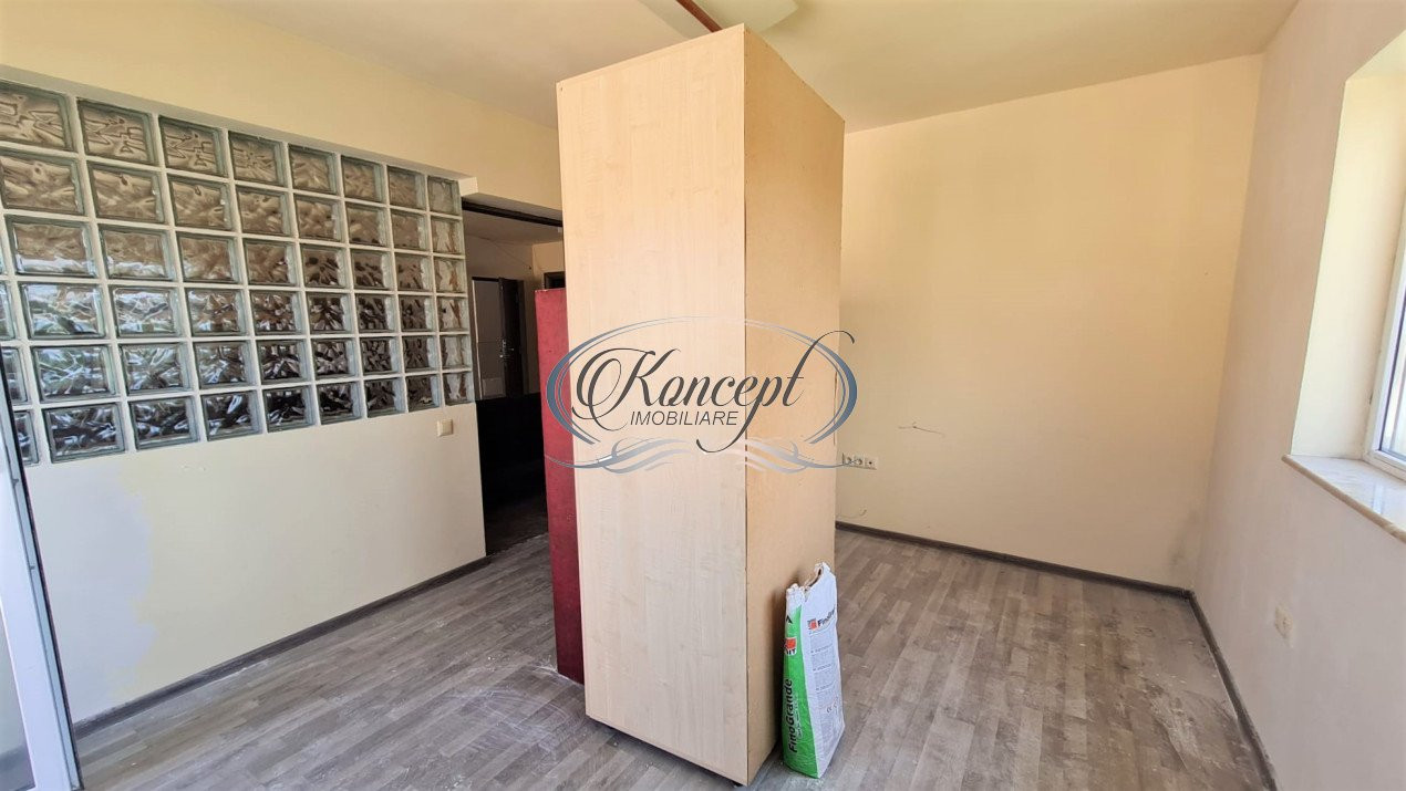 Apartament cu 3 camere si parcare, zona OMV