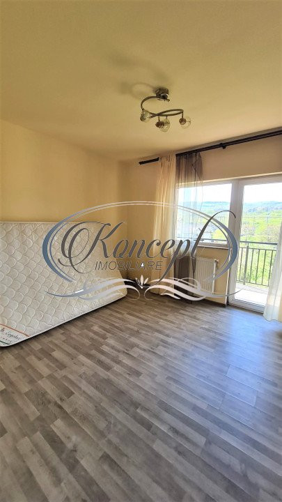 Apartament cu 3 camere si parcare, zona OMV