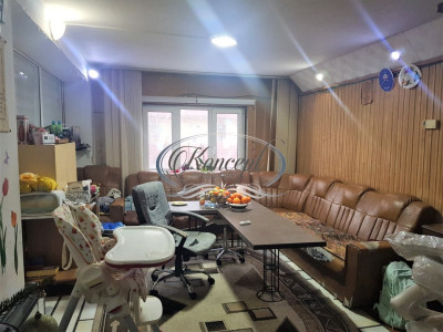 Apartament cu 4 camere in zona semicentrala