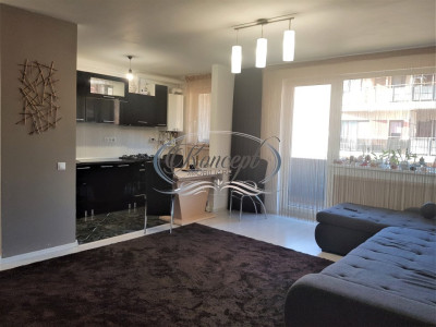 Apartament spatios cu parcare str. Stejarului