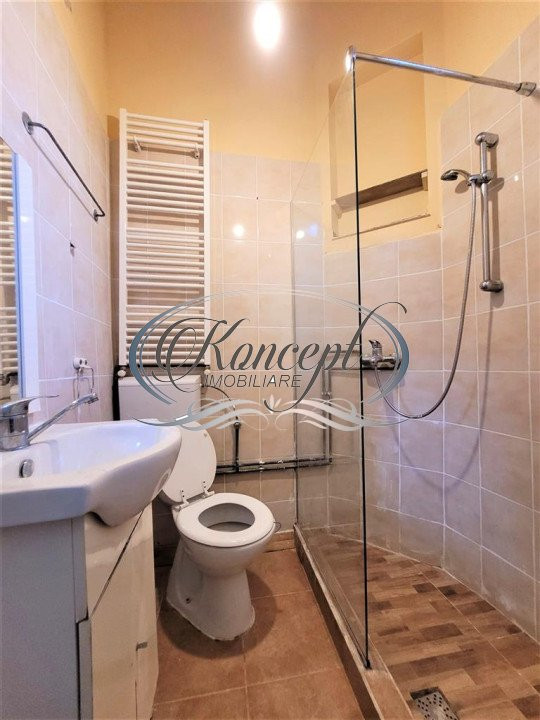 Apartament decomandat, cu gradina, langa UMF