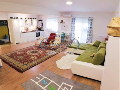 Apartament spatios, pe str. Stejarului