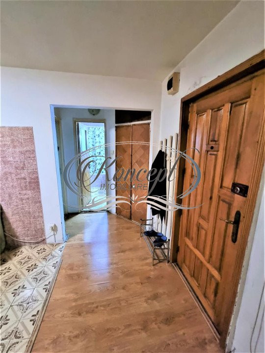 Apartament la etaj intermediar, Intre Lacuri