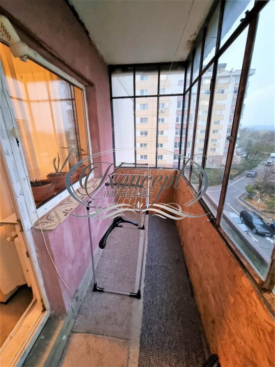 Apartament la etaj intermediar, Intre Lacuri