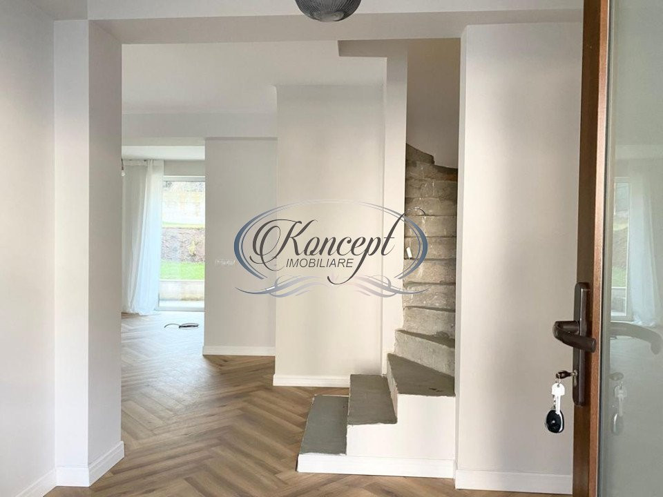 Duplex ultrafinisat, cu garaj si curte