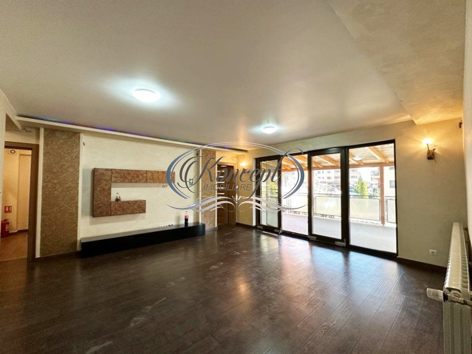 Apartament cu 6 camere si terasa spatioasa