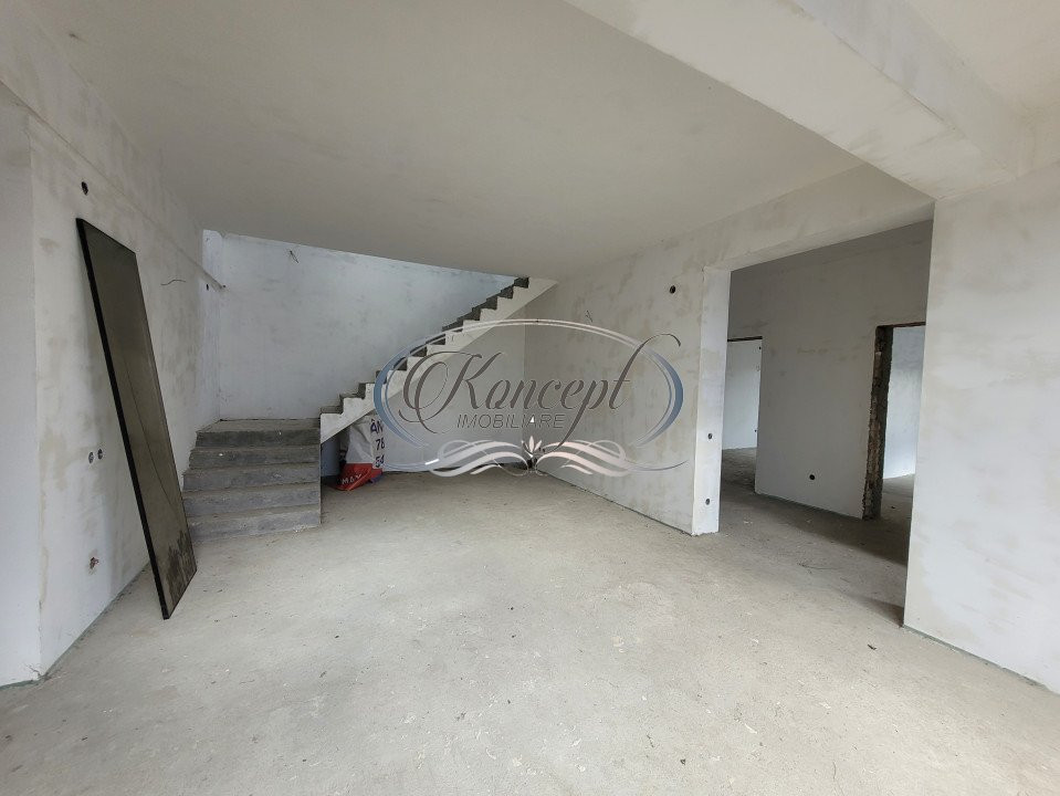 Casa cu 7 camere in Dambul Rotund