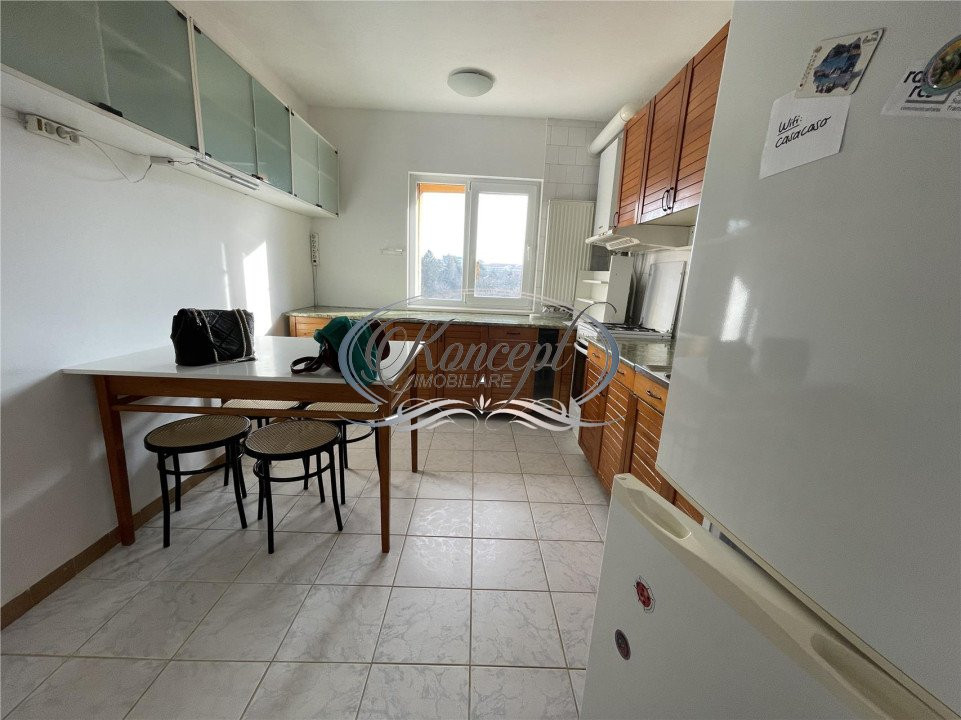 Apartament cu 3 camere si garaj, in zona UMF