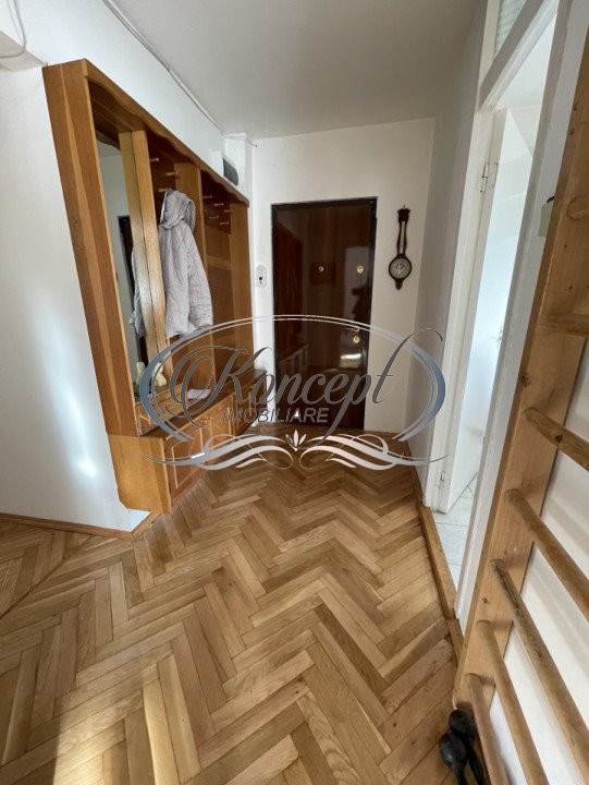 Apartament cu 3 camere si garaj, in zona UMF