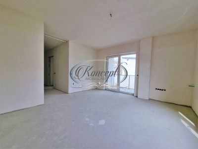 Apartament decomandat, la etajul 1