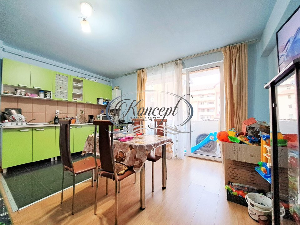 Apartament semidecomandat, pe strada Porii