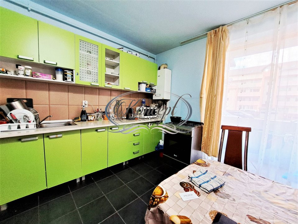 Apartament semidecomandat, pe strada Porii