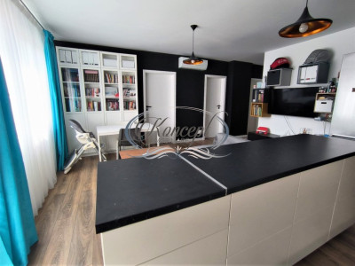 Apartament superfinisat, cu terasa si 2 garaje