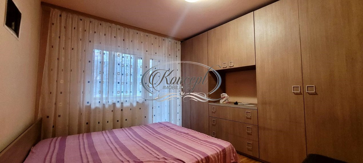 Apartament la etaj intermediar, Intre Lacuri