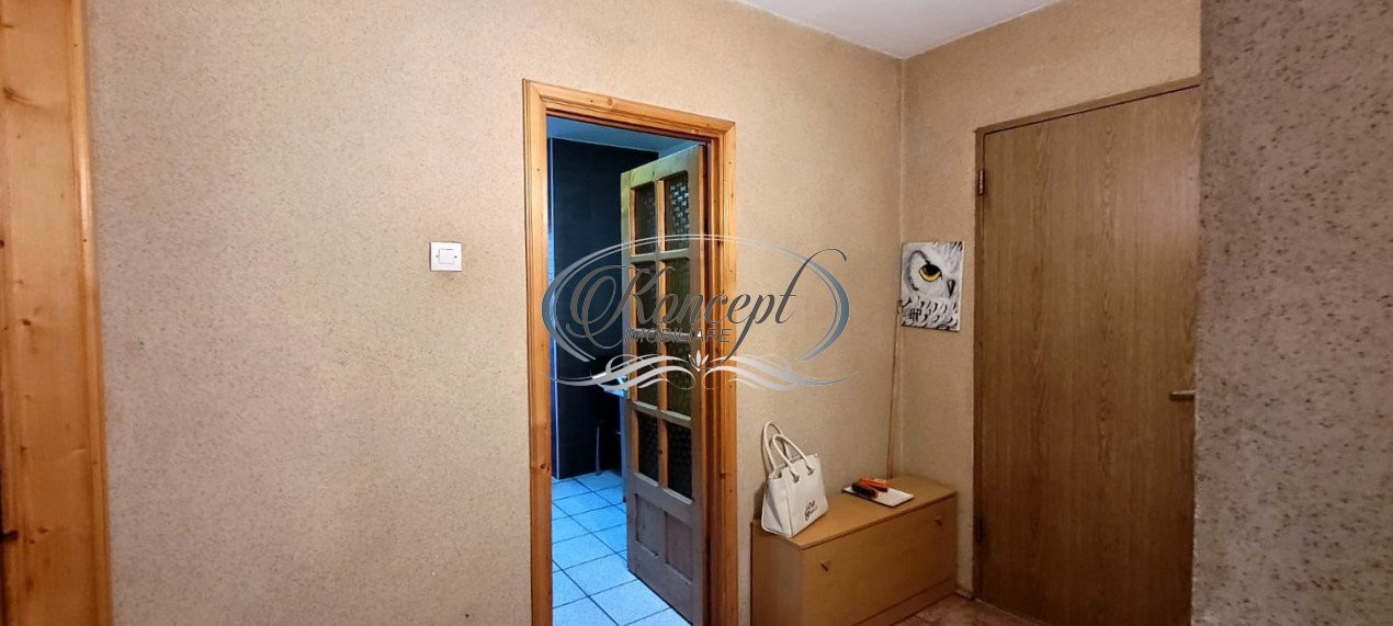 Apartament la etaj intermediar, Intre Lacuri