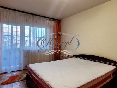 Apartament la etaj intermediar, Intre Lacuri