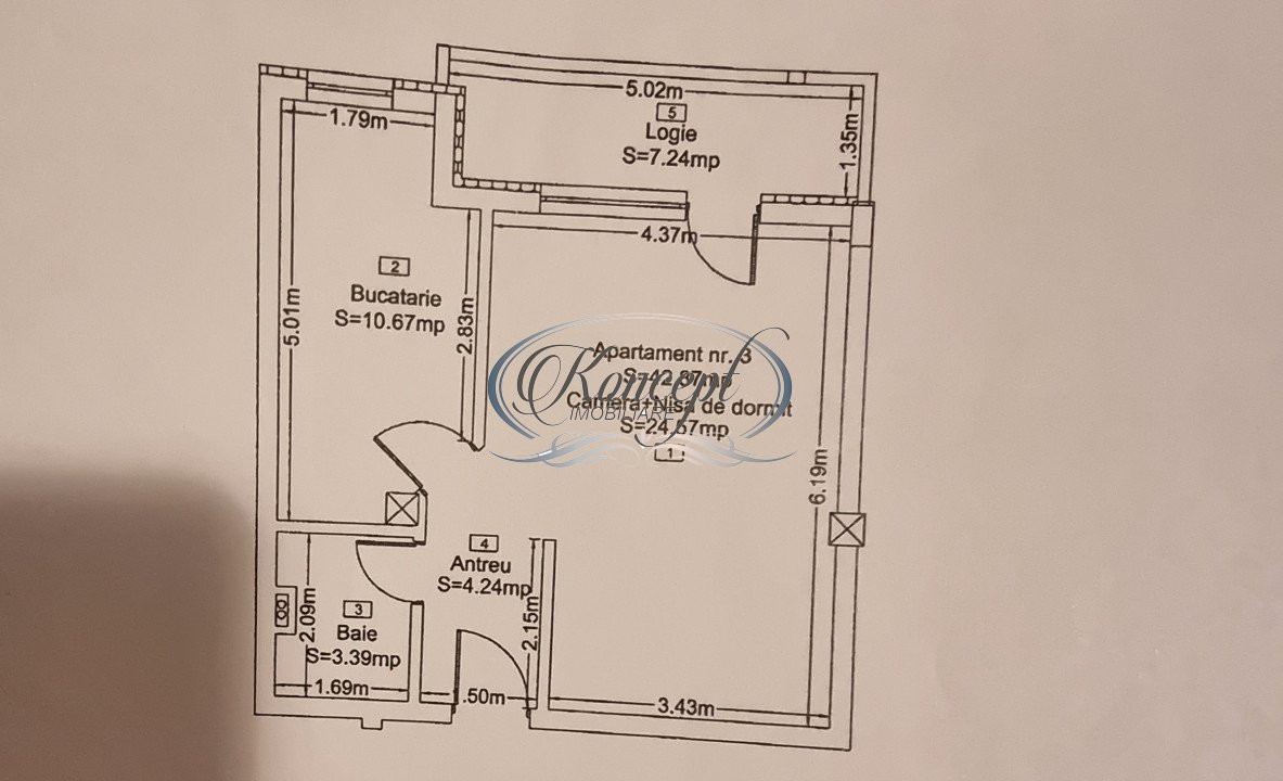 Apartament cu parcare, pe strada Sub Cetate