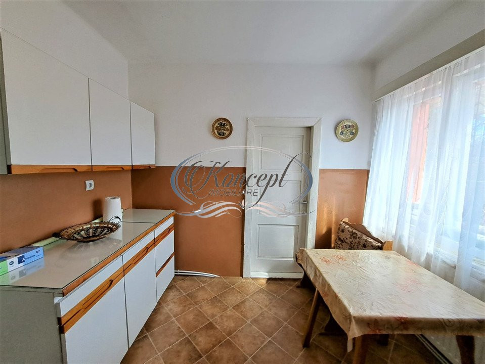 Apartament la casa cu loc parcare pe strada Codrului