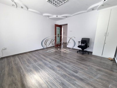 Spatiu de birouri cu 3 locuri de parcare, cartier Intre Lacuri