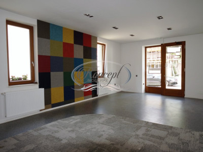 Spatiu comercial cu parcare in Piata Cipariu