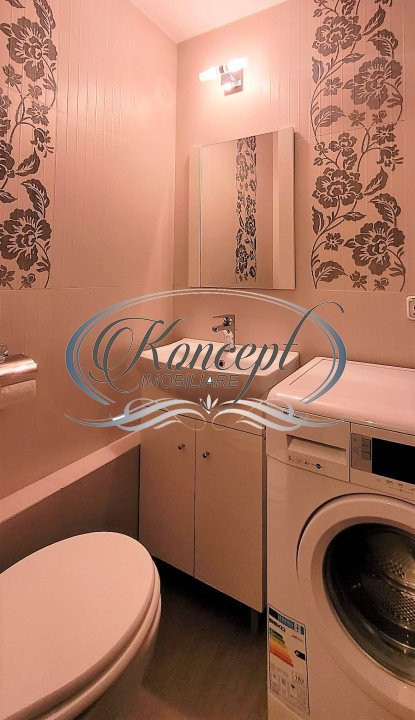 Apartament cu 3 camere, pe Strada Plopilor