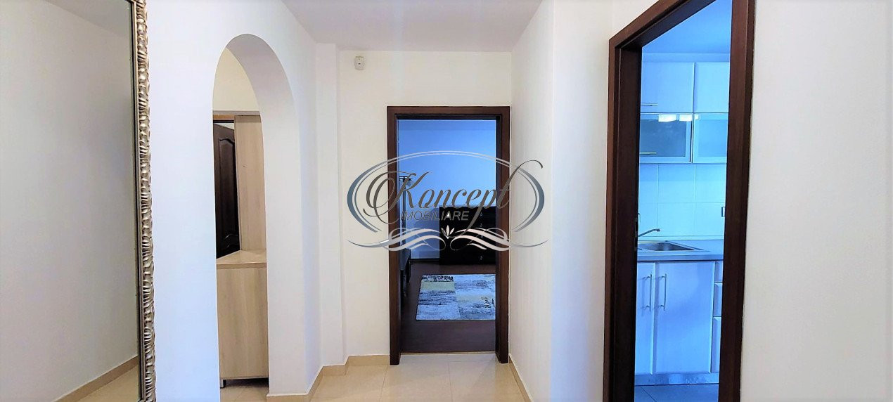 Apartament cu 3 camere, pe Strada Plopilor