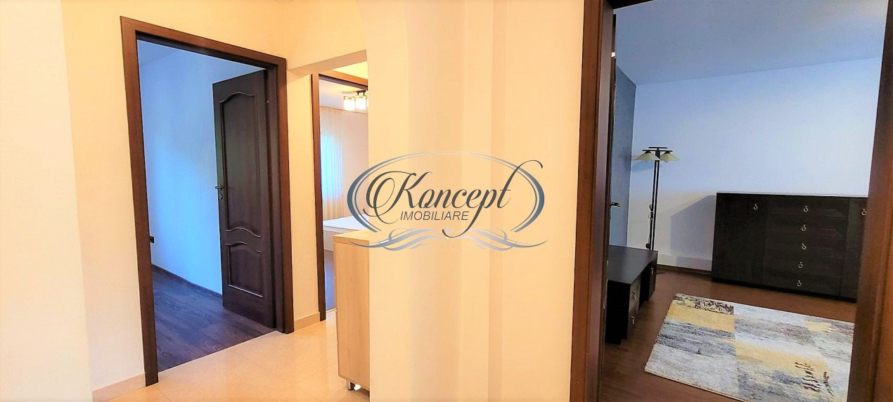 Apartament cu 3 camere, pe Strada Plopilor
