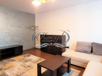 Apartament cu 3 camere, pe Strada Plopilor