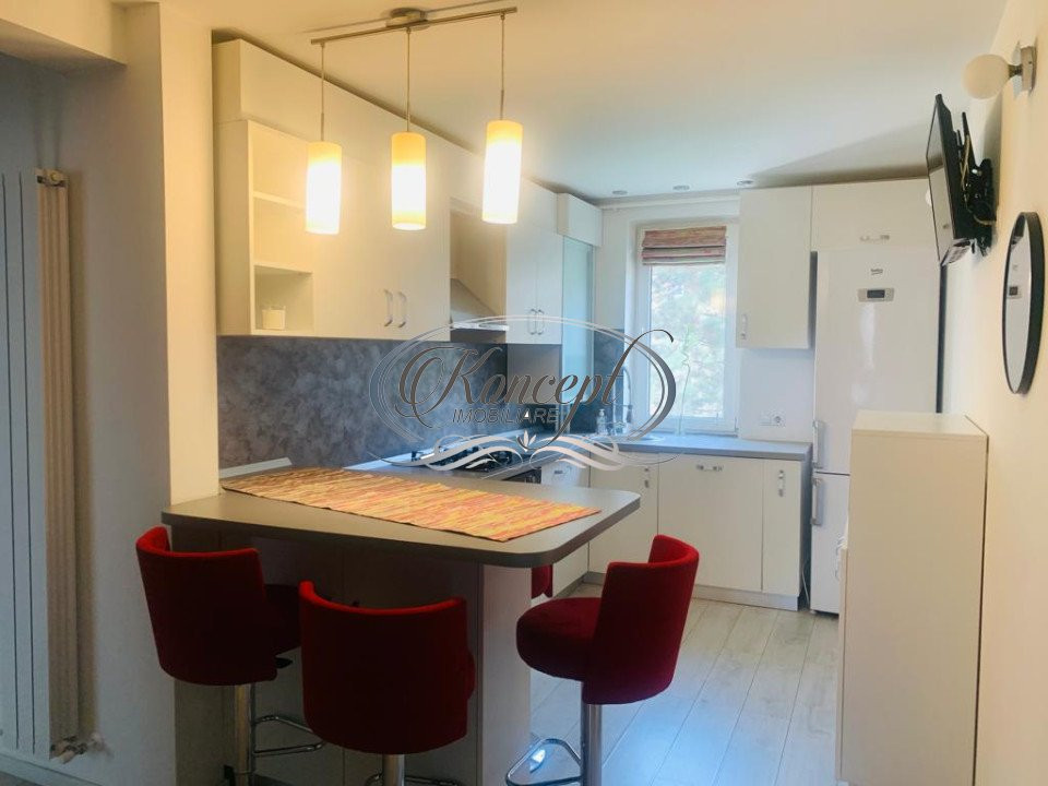Apartament cu parcare pe Aleea Baisoara