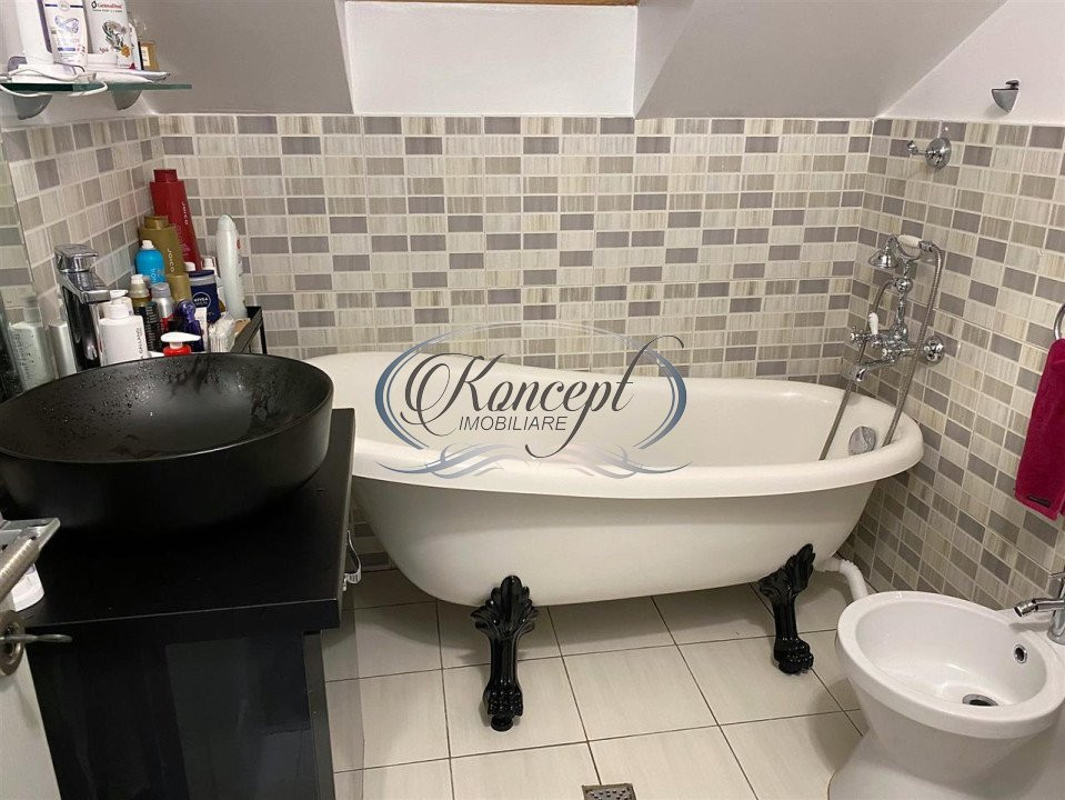 Apartament pe 2 niveluri, zona Piata Hermes