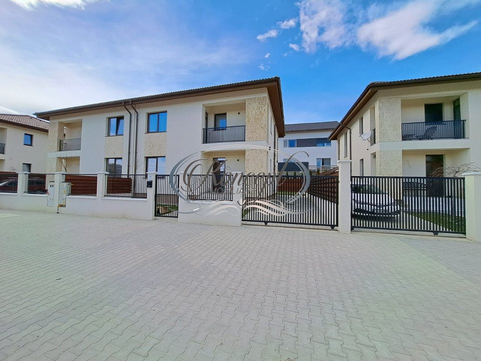 Duplex semifinisat, langa padure