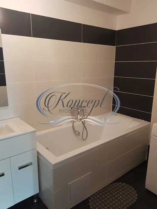 Apartament la etaj intermediar pe strada Bucovina