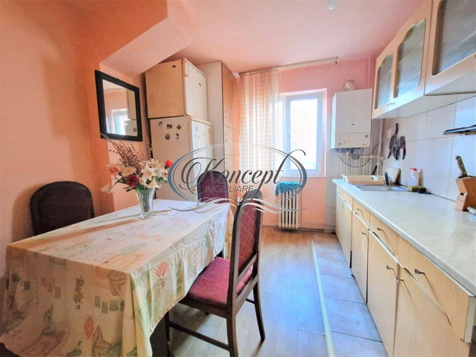 Apartament decomandat in zona Retezat