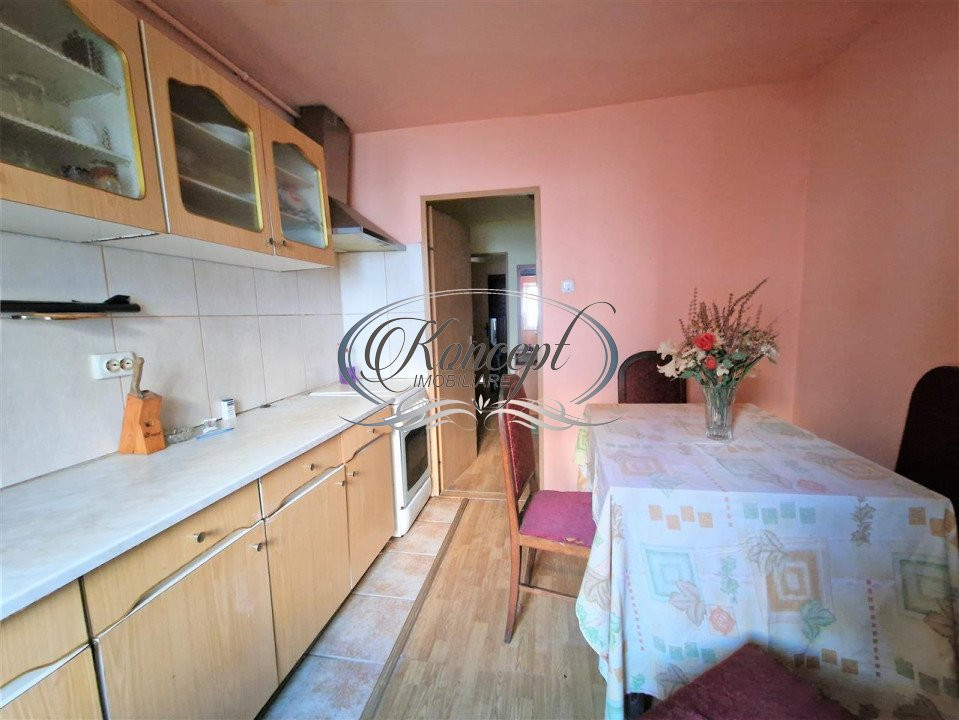 Apartament decomandat in zona Retezat