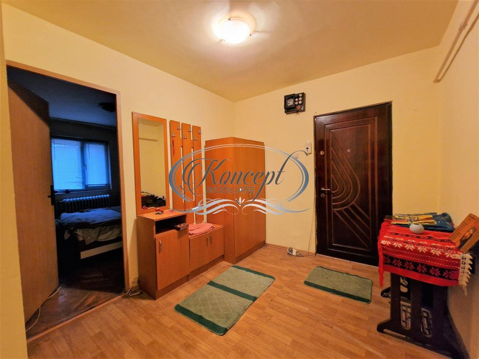 Apartament decomandat in zona Retezat