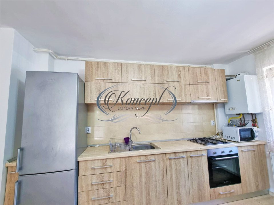 Apartament cu parcare, la etaj intermediar