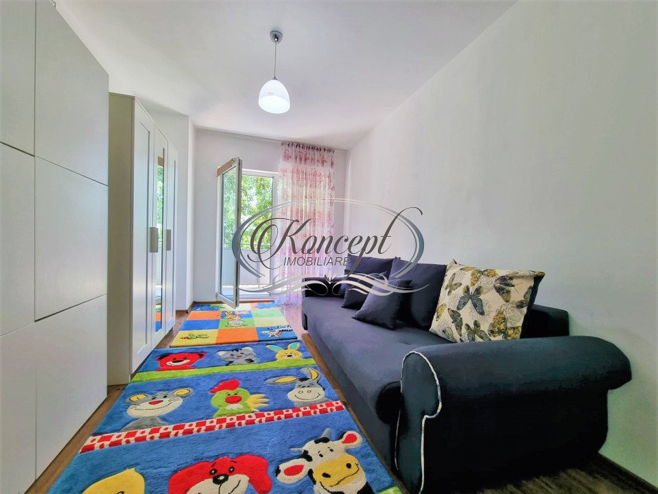 Apartament cu parcare, la etaj intermediar