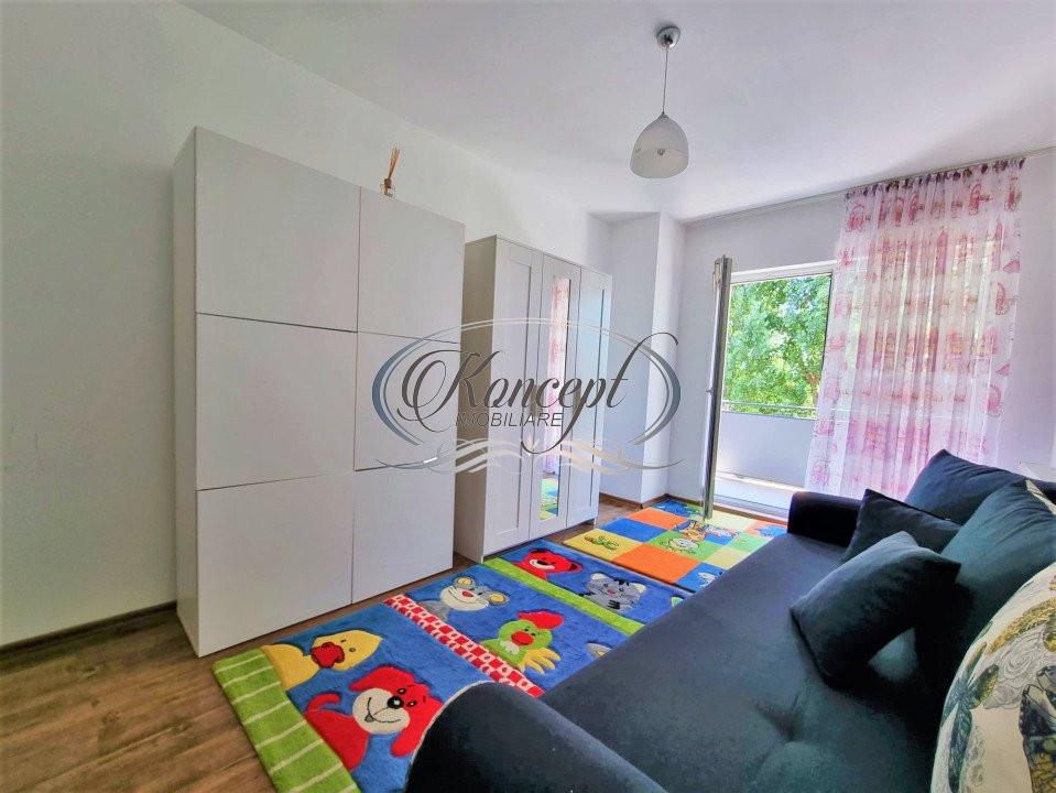 Apartament cu parcare, la etaj intermediar