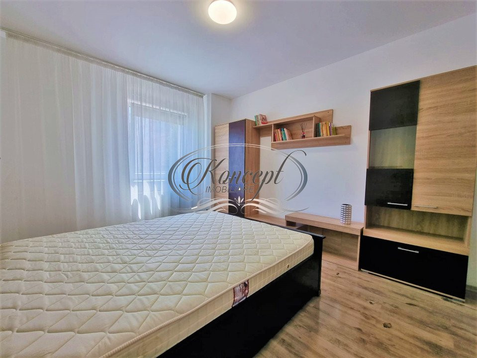 Apartament cu parcare, la etaj intermediar