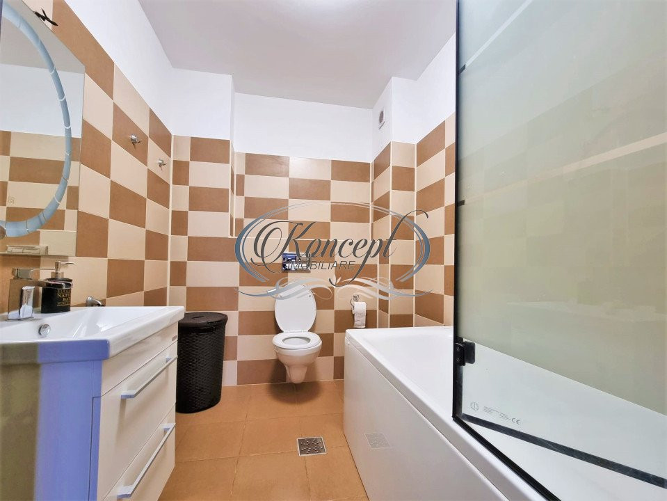 Apartament cu parcare, la etaj intermediar