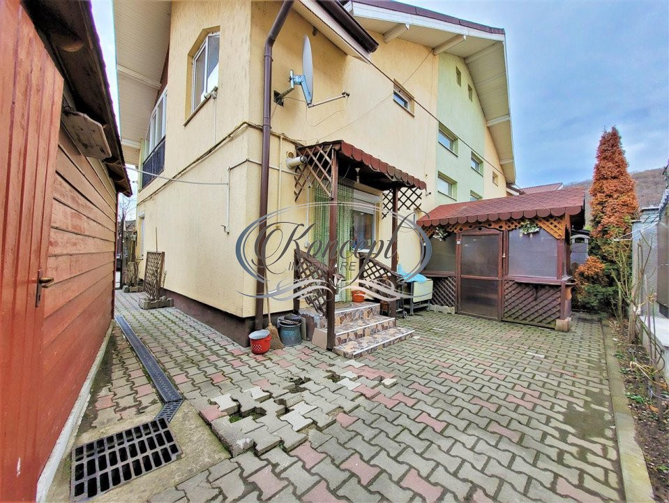 Duplex cu garaj pe strada Sub Cetate