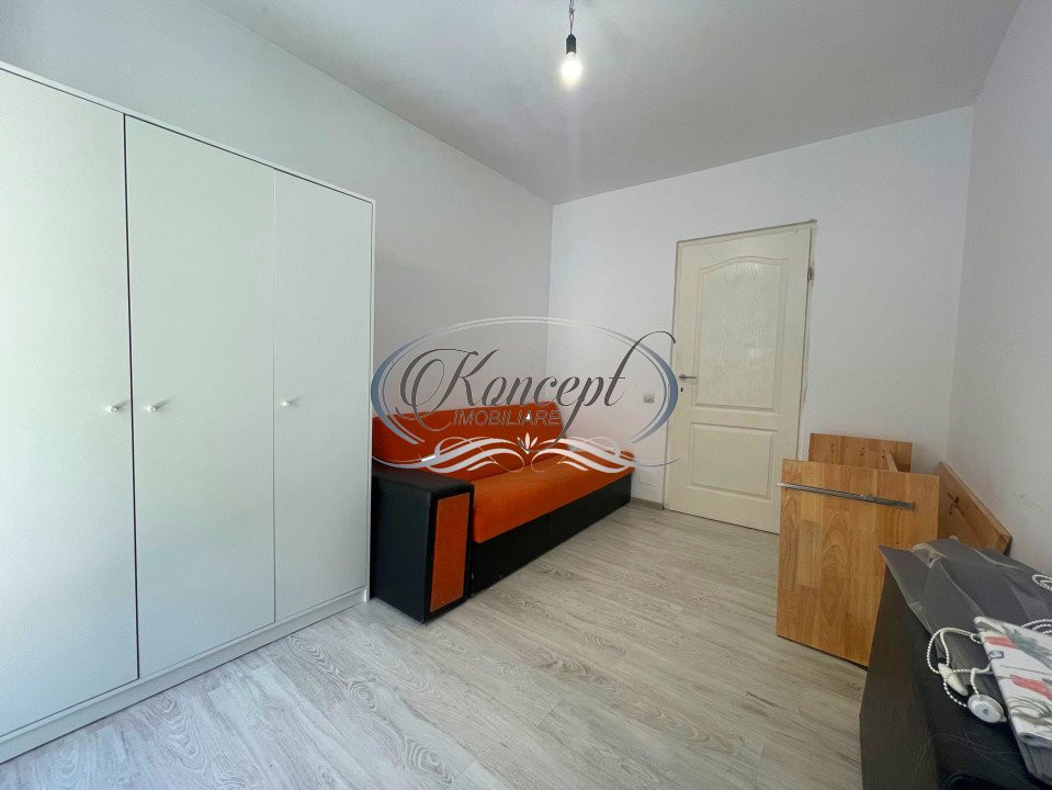 Apartament la etaj intermediar pe strada Porii