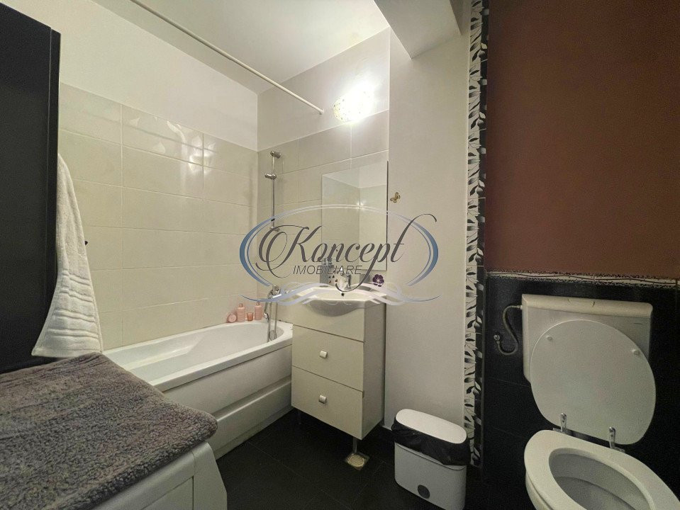 Apartament la etaj intermediar pe strada Porii