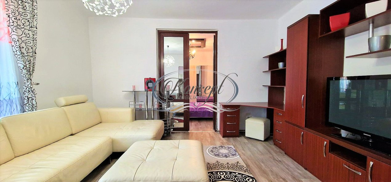 Apartament cu curte pe strada Victor Babes